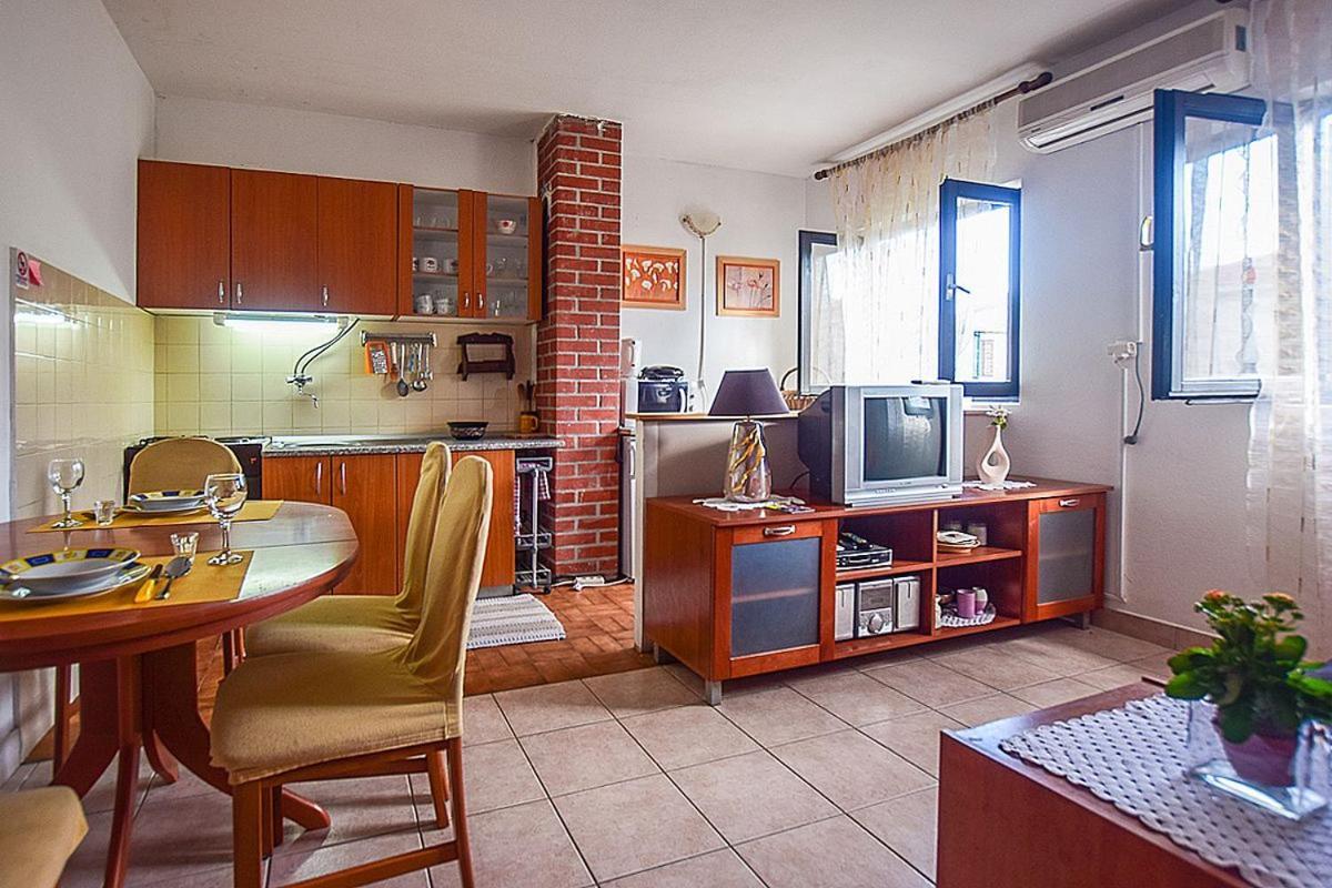 סופטאר Apartments Derado מראה חיצוני תמונה