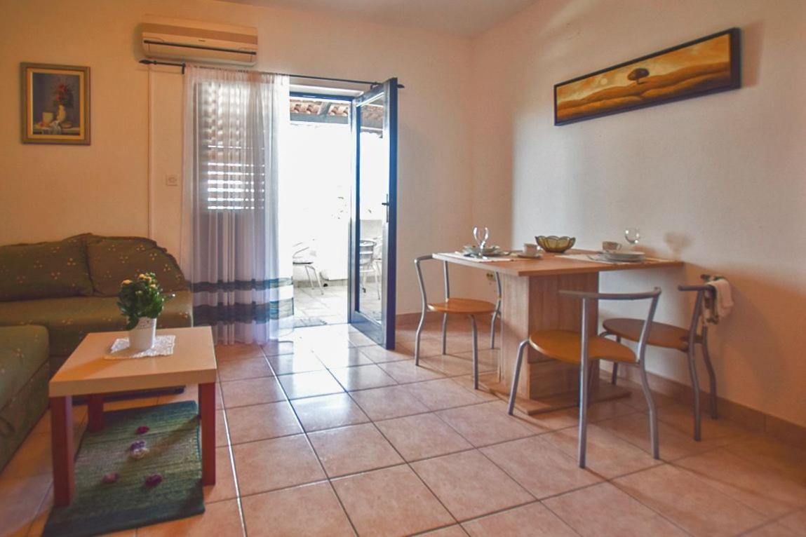 סופטאר Apartments Derado מראה חיצוני תמונה