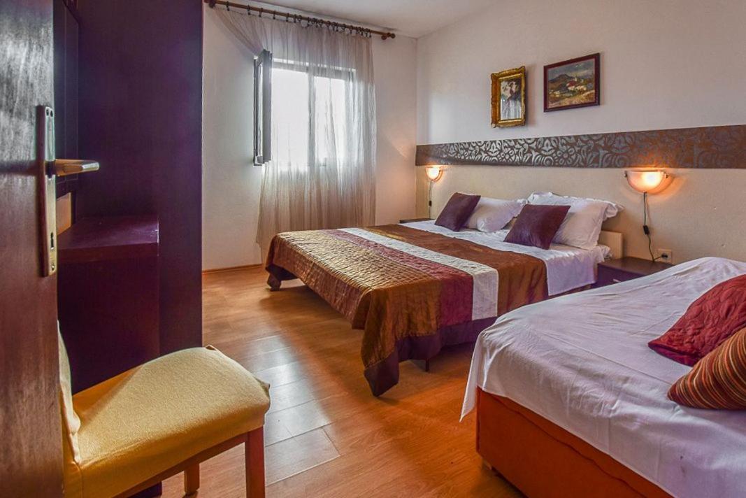 סופטאר Apartments Derado מראה חיצוני תמונה