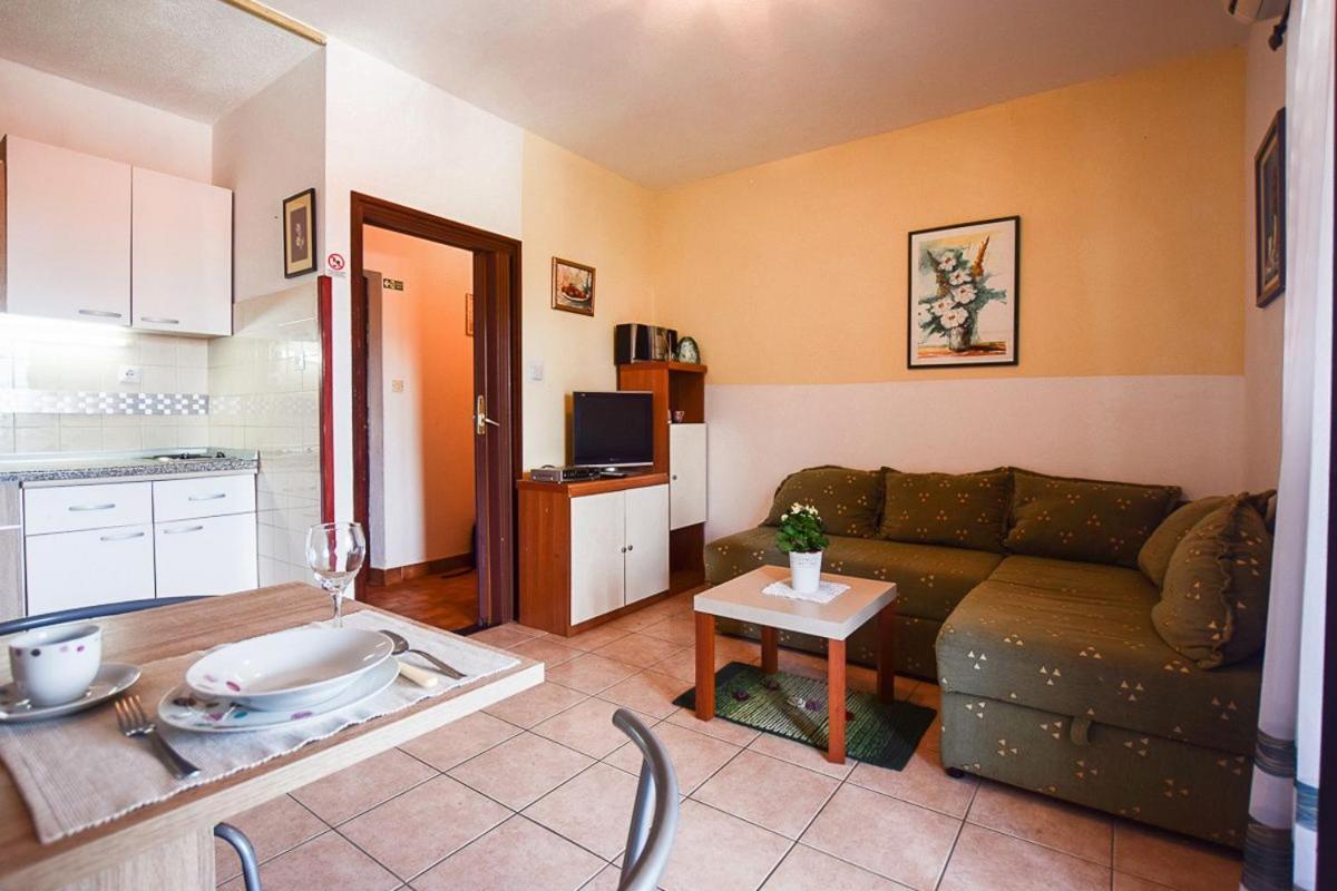 סופטאר Apartments Derado מראה חיצוני תמונה